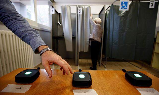  Die hohe Wahlbeteiligung ist ein Sieg für die föderalistisch orientierte Rechtspartei Lega Nord.