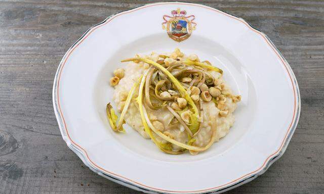 Gorgonzola-Risotto mit karamellisiertem Löwenzahn