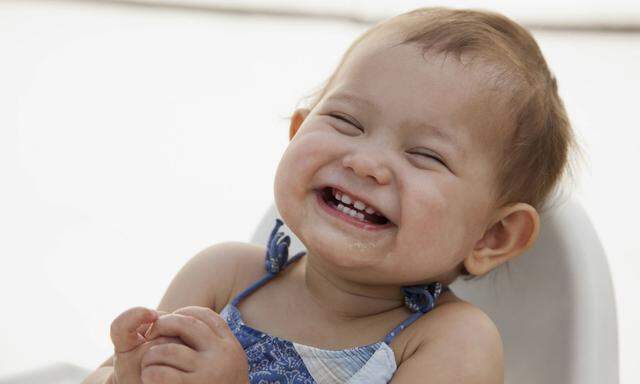 Kaum etwas kann erwachsene Menschen so unmittelbar berühren wie das überschwängliche Lachen eines kleinen Babys. 