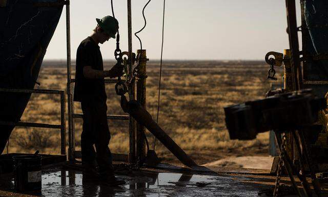 Oil-Bust Veterans Brace For Storm Unseen By Shale-Boom Neophytes