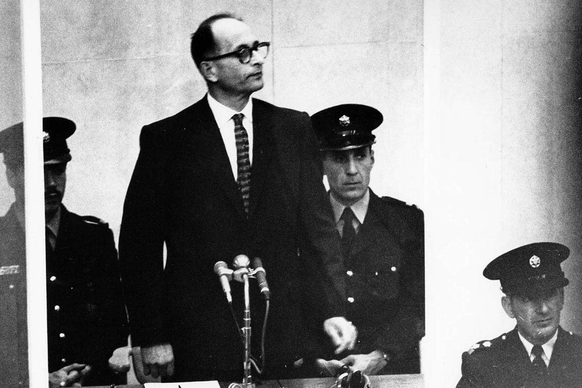 Es war das erste und bisher einzige Mal, dass Israel einen Menschen hingerichtet hat: Vor 50 Jahren, am 31. Mai 1962, starb Adolf Eichmann durch den Strang. Der Prozess gegen den NS-Verbrecher war für die Israelis „wie eine Therapie“, wie der Historiker Tom Segev sagt.