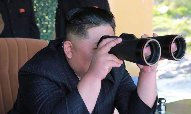 Nordkoreas Diktator leitete die angebliche Langstreckenwaffen-Übung höchstselbst.