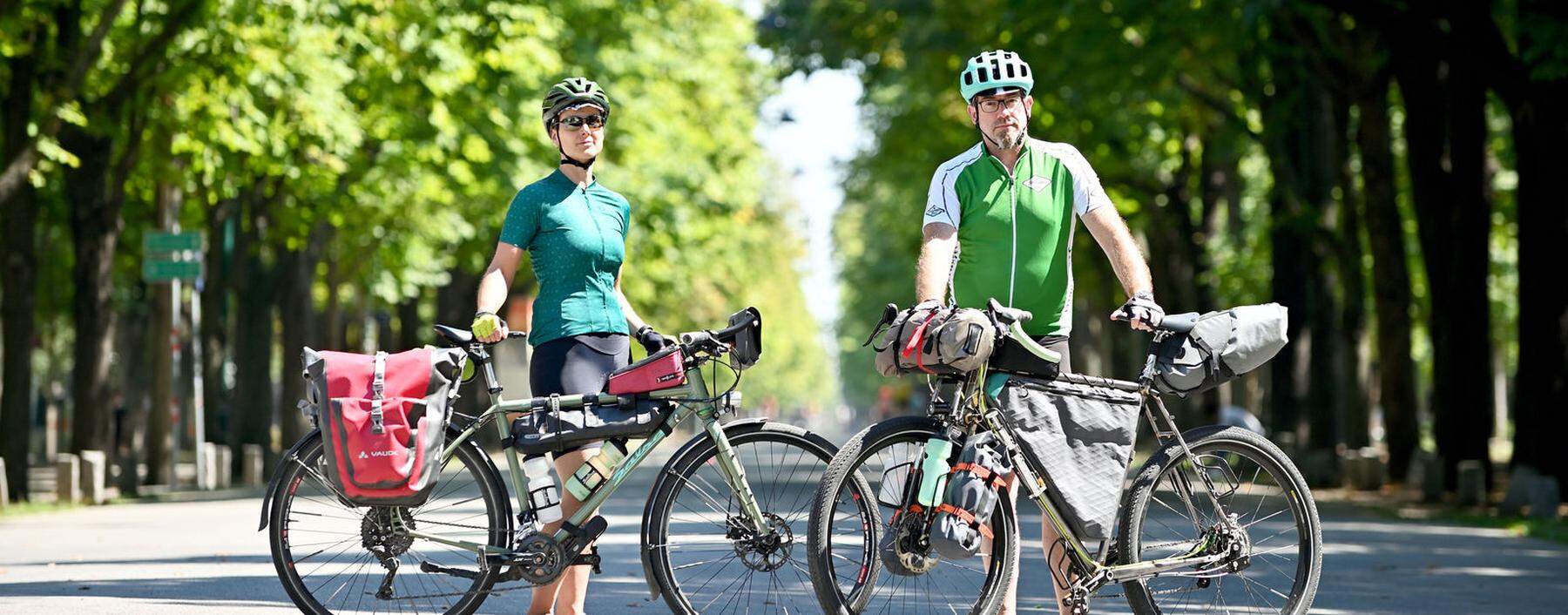 Julia und Clemens P. starten ihre Radreise von ihrer Wohnung nahe des Praters und radeln meist drei Wochen durch ein Land.