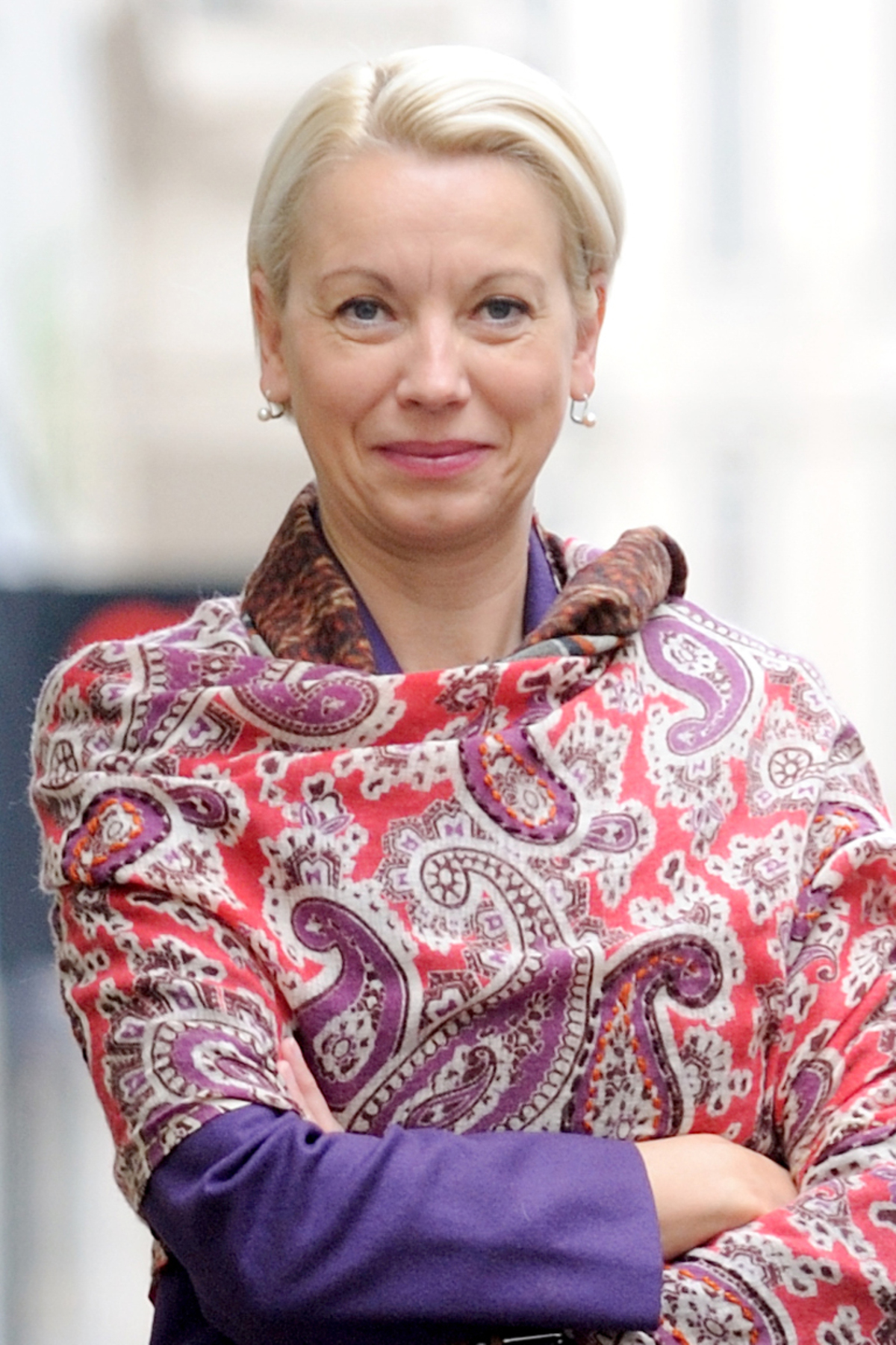 Außerdem will Mlinar sich in den Ausschüssen für Europa- und Außenpolitik engagieren. Wird sie gar für die EU-Wahl 2014 kandidieren? Mlinar will das im Gespräch mit der „Presse“ weder ausschließen noch bestätigen. Aber: „Ich habe großen Respekt vor dieser Frage.“Mit Neos-Chef Matthias Strolz teilt sich Angelika Mlinar die wichtigen Themenbereiche auf. Das energiegeladene Auftreten, das Strolz im Fernsehen zur Schau stellt, ist nicht ganz ihres: „Bei öffentlichen Auftritten bin ich ruhiger, insgesamt aber schon hartnäckig und sehr bestimmt.“ In den kommenden Jahren will sie ihre ganze Tatkraft der Politik widmen: Ein Keks-Unternehmen, das Mlinar 2005 gründete, ist mittlerweile stillgelegt.