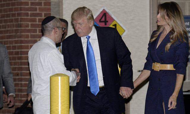 Am Abend seines 71. Geburtstags besuchte Präsident Trump samt Ehefrau Melania den schwer verletzten Parteifreund im Spital in Georgetown. Er mahnte die Nation zur Ruhe
