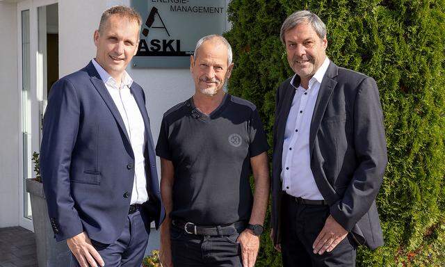 Stefan Kleinhans, Geschäftsführer von ASKI und Leiter des Geschäftsbereichs Electrification der ABB AG in Österreich,  Johann Grabner und Franz Stabauer, Gründer und Geschäftsführer von ASKI Energy.