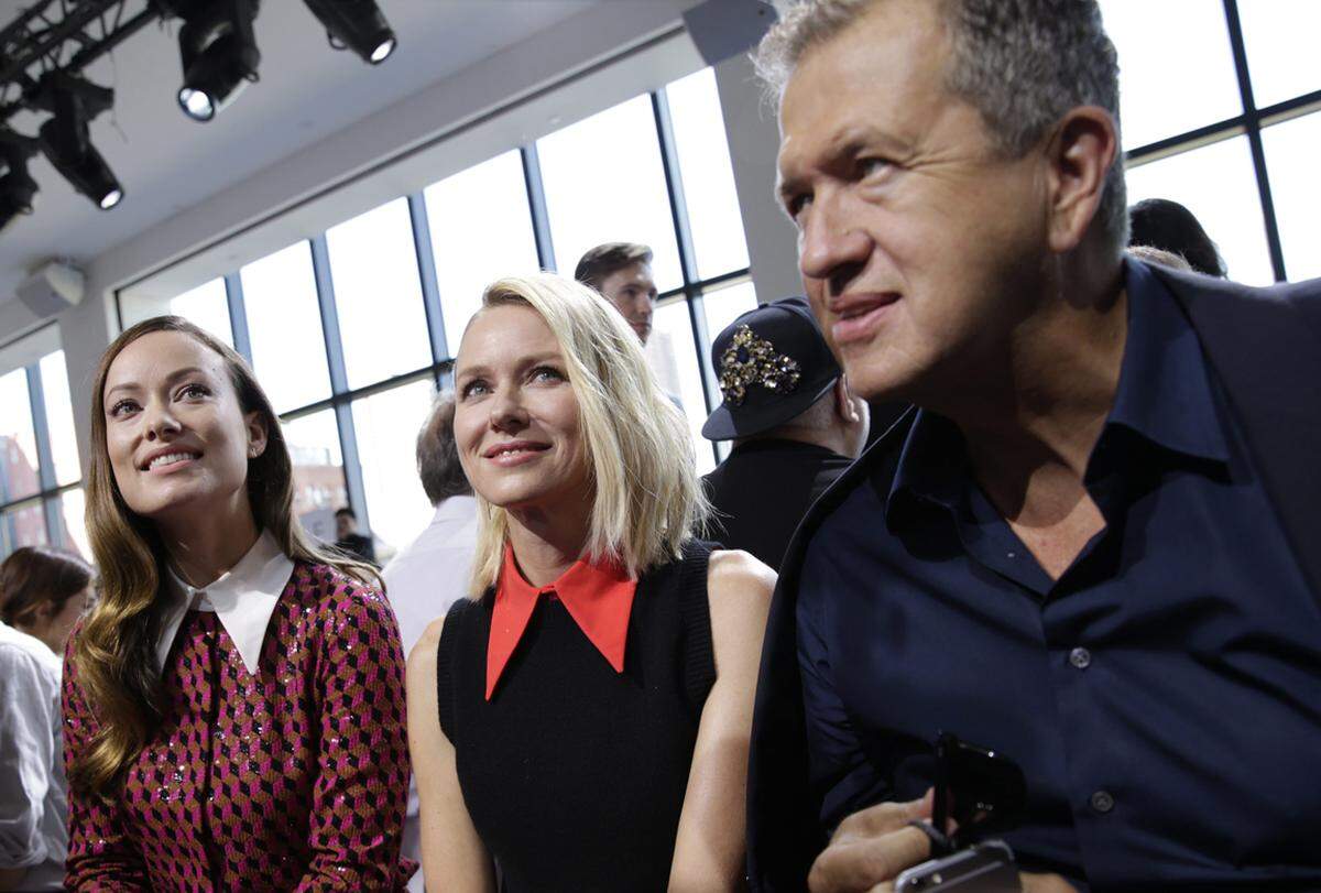 Oliva Wilde, Naomi Watts und Fotograf Mario Testino saßen bei Michael Kors in der ersten Reihe. 