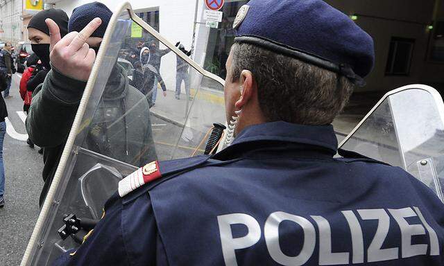Die Wiener Polizei steht nach ihrem Einsatz am Samstag in der Kritik.