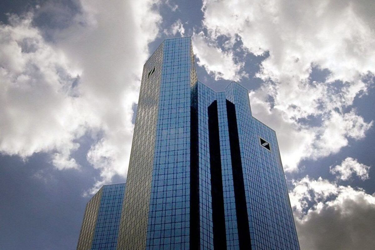 Die Deutsche Bank muss im Rechtsstreit mit den Erben des Medienunternehmers Leo Kirch einen weiteren Dämpfer hinnehmen. Im Juli einigen sich beide Streitparteien auf einen Gutachter, der binnen eines Jahres die Höhe des von der Bank verursachten Schadens ermitteln soll.