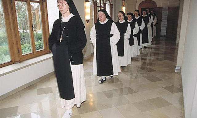 FeierAbend 'Von Nonnen verwöhnt'. 'Wassertreten und Morgenandacht' - Sendung: ORF2, Donnerstag, 17.05.2007, 19:52 Uhr.