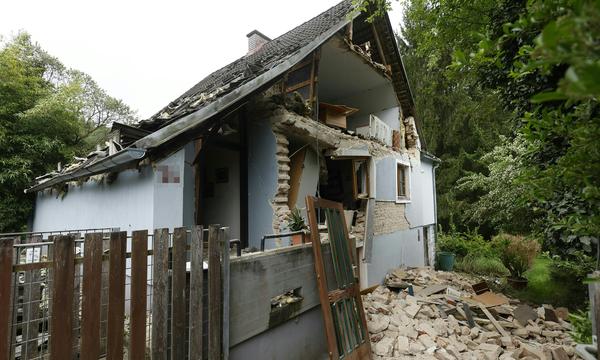 Der Unglücksort in Hart bei Graz. Das Haus wurde stark beschädigt.