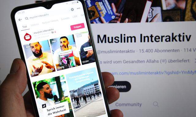 Archivbild. Auf einem Smartphone ist der TikTok-Kanal der als extremistisch eingestuften Gruppierung „Muslim Interaktiv“ zu sehen. 