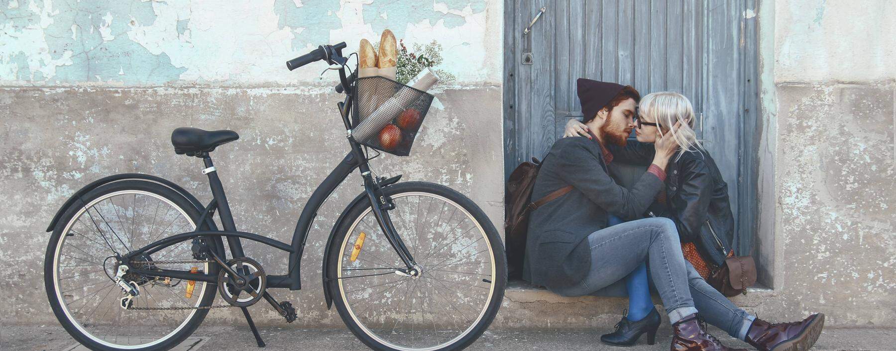 Young couple in love kissing on door step next to a bike model released Symbolfoto PUBLICATIONxINxGERxSUIxAUTxHUNxONLY RTBF00559

Young COUPLE in Love Kissing ON Door Step Next to a Bike Model released Symbolic image PUBLICATIONxINxGERxSUIxAUTxHUNxONLY RTBF00559  