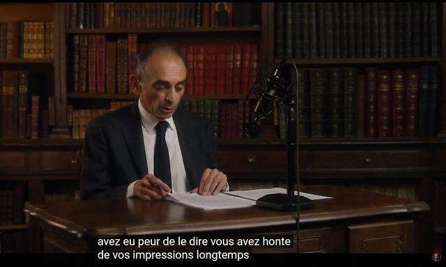 Éric Zemmour in seiner Videobotschaft an die Franzosen, die am Dienstag online ging.