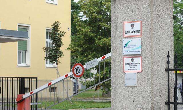 Zelte in Traiskirchen: Bürgermeister fordert Ablöse Mikl-Leitners