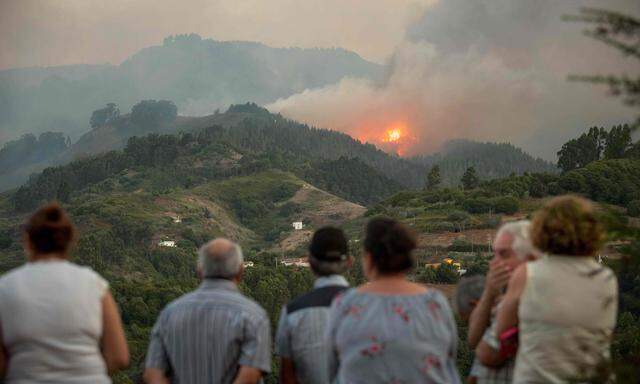 Am vierten Tag der Katastrophe, die die Behörden als „Feuersturm“ beschreiben, kam leichte Hoffnung auf. 