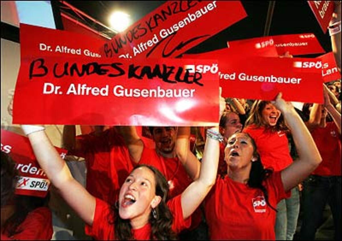 Mit einer wahren Jubelfeier hat die SPÖ am Sonntag ihren unerwarteten Wahlsieg gefeiert. Im Festzelt zwischen Parteizentrale und Burgtheater, wo nach der Wahlniederlage 2002 Tristesse geherrscht hatte, brandeten schon am Nachmittag Jubel und "Hier regiert die SPÖ"-Sprechchöre hoch.