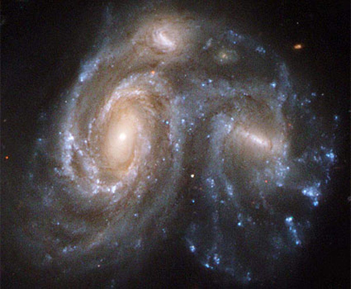 Diese beiden Spiral-Galaxien haben sich bereits zu der Konstellation "Arp 272" verbunden.