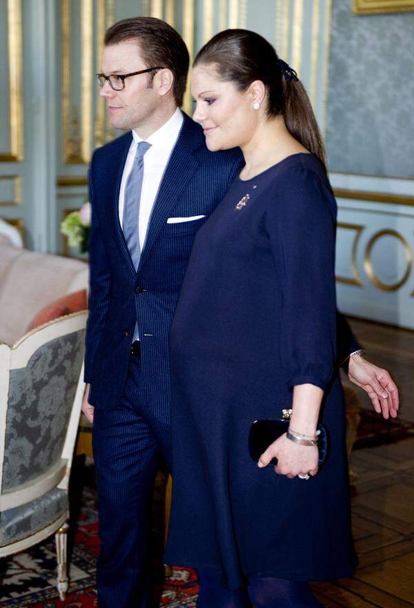 Auch mit noch so einem großen Babybauch gilt es, sich elegant zu kleiden. Eine Aufgabe, die die europäischen Royals beherrschen.
