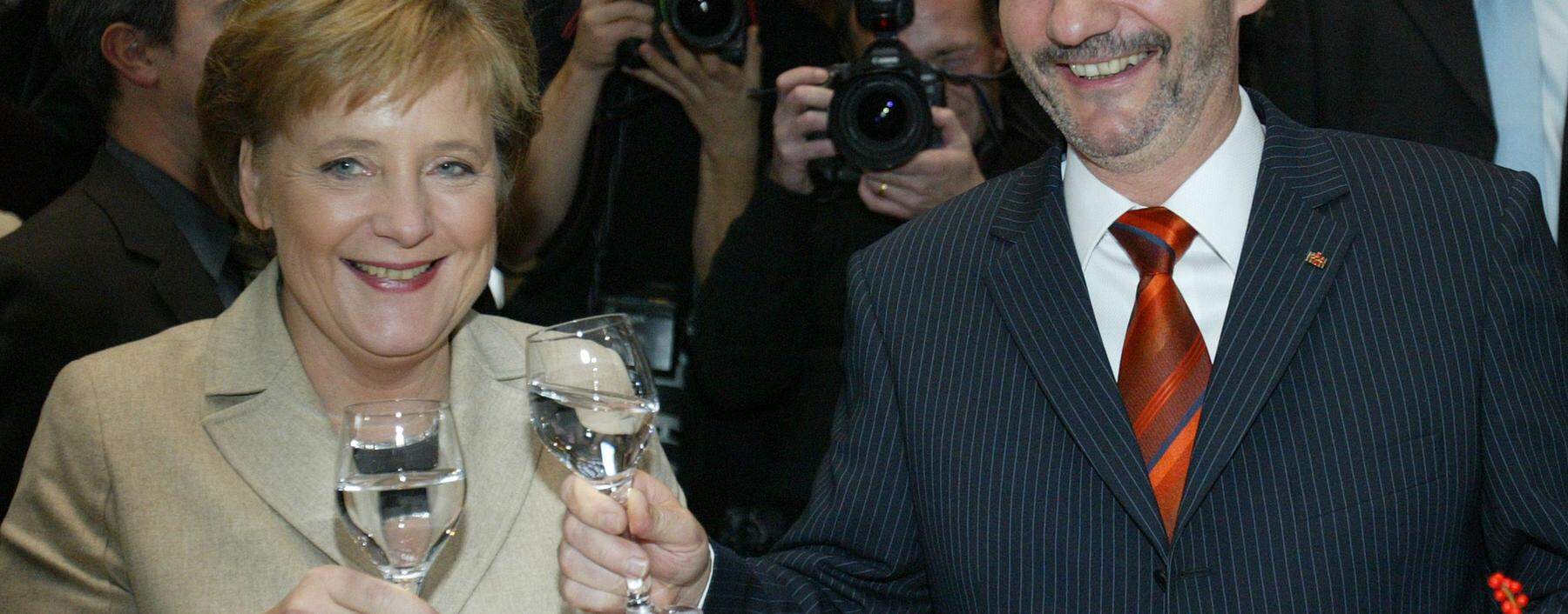 Chancellor-designate Merkel toasts with SPD leader Platzeck after signing the ´grand coalition´ treaty in Berlin