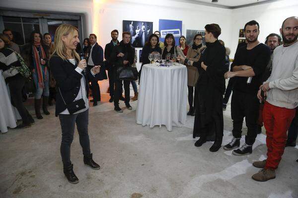 Offiziell wurde die Ausstellung von "Schaufenster"-Chefredakteurin Petra Percher eröffnet.