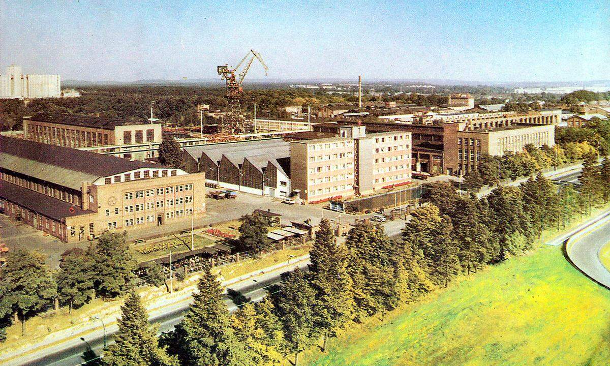 Die Kirow Ardelt GmbH in Eberswalde ist Weltmarktführer für Doppellenkerkräne. Das Unternehmen in Brandenburg wurde 1902 gegründet. Die Ardeltwerke waren in der Zeit des Nationalsozialismus ein bedeutender Rüstungsbetrieb. Der Betrieb wurden nach 1945 enteignet. Die Anlagen wurde als Reparationsleistung demontiert und in die Sowjetunion transportiert. Nach der Umbenennung in VEB Kranbau Eberswalde beschäftigten sich die 3000 Mitarbeiter mit der Herstellung von Hafenausrüstungen. Die Hafenkräne galten als qualitativ hochwertig und waren zudem verhältnismäßig preisgünstig. Heute ist das Unternehmen Teil der Kranunion GmbH in Leipzig.