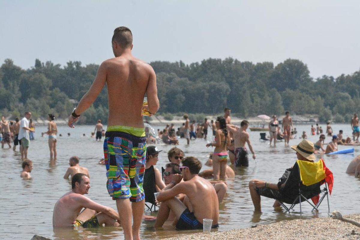 Das Festival auf der in der Donau gelegenen Óbudai-Insel bot heuer erstmals mit dem "Sziget Beach" eine Bademöglichkeit. Bei der nahezu an die 40 Grad grenzenden Hitze eine willkommene Abkühlung.