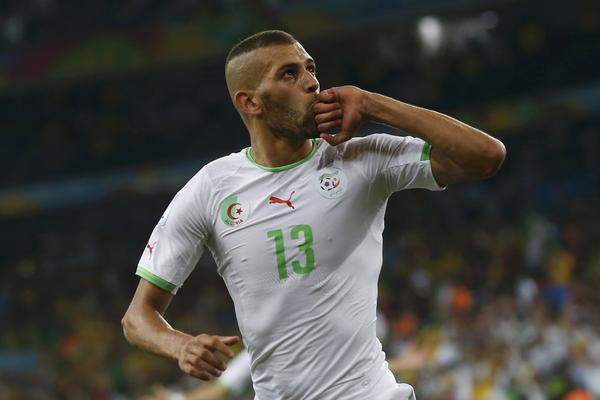 Islam Slimani avanciert in Algerien zum Nationalhelden. Der Stürmer erzielt den 1:1-Ausgleich gegen Russland und beschert den Nordafrikanern den erstmaligen Aufstieg ins Achtelfinale.