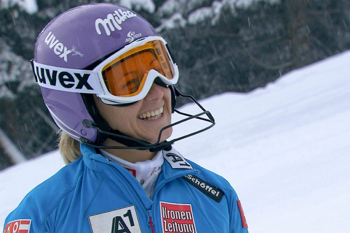 Die Damen des Milka-Ski-Teams fassen für die WM neue Ausgaben ihrer markanten lila Rennhelme aus. Sechs Fans haben Glücksbringer gemalt, die die Köpfe von Michaela Kirchgasser, Maria Höfl-Riesch, Tina Maze, Sarka Zahrobska, Elena Curtoni und Tessa Worley zieren werden. Die offizielle Übergabe der Helme erfolgt am Montag durch die Fans persönlich.