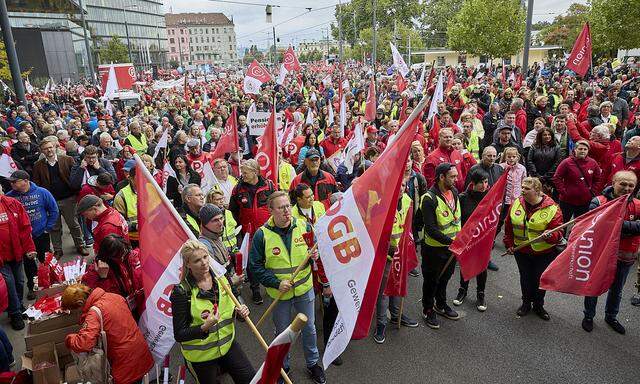 Die Gewerkschaft konnte am Samstag österreichweit geschätzte 30.000 Menschen für die Demonstration mobilisieren.  