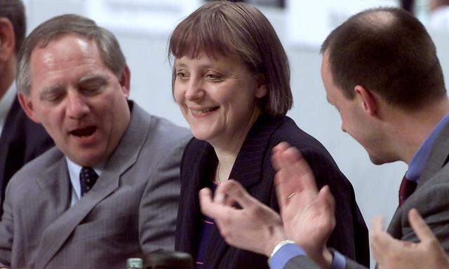 Ein Bild aus dem Jahr 2000: Wolfgang Schäuble, Angela Merkel und Friedrich Merz.