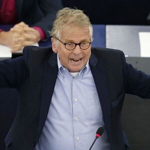 Daniel Cohn-Bendit bei seiner letzten Rede vor dem EU-Parlament in Straßburg Mitte April.