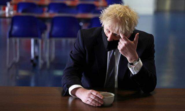 Boris Johnson muss derzeit einen Skandal nach dem anderen abwehren. Dabei hätte er mit Covid, Brexit und Nordirland bereits genug zu tun.
