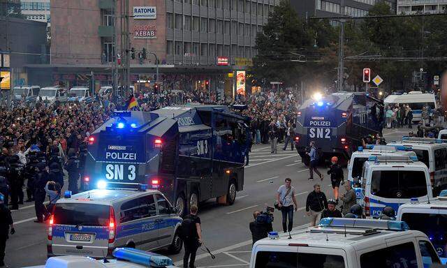 Am Abend des 26. August kam es nach der Tötung eines Mannes zu teils gewalttätigten Demonstrationen in Chemnitz.