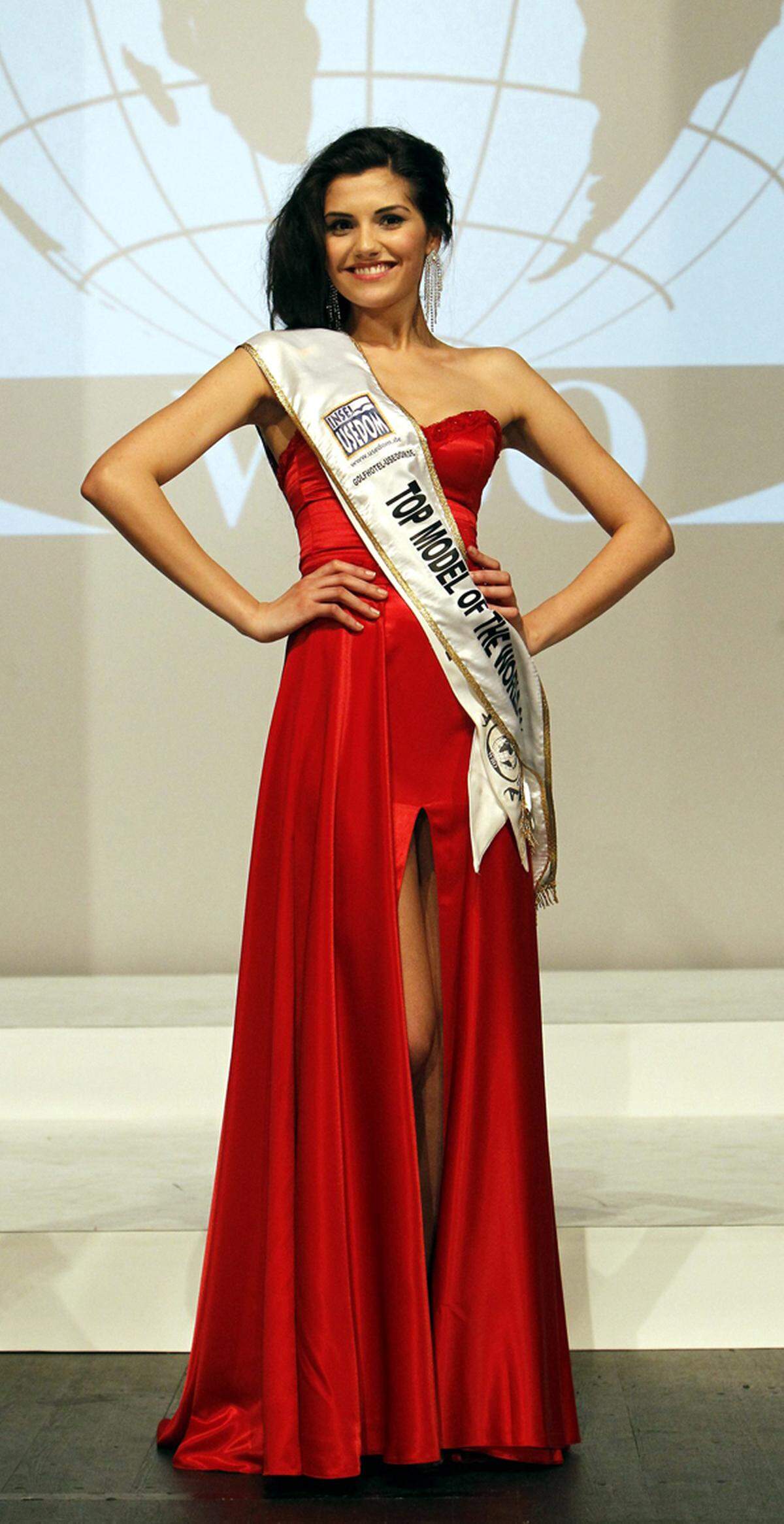 Eine 18-jährige Studentin aus Rumänien darf sich "Top Model of the World" 2010 nennen.