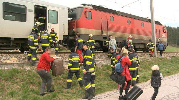 Ein Personenzug musste in Oberhaus evakuiert werden.