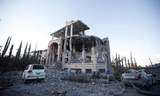 Ein bombardiertes Haus in Sanaa. (Symbolfoto)