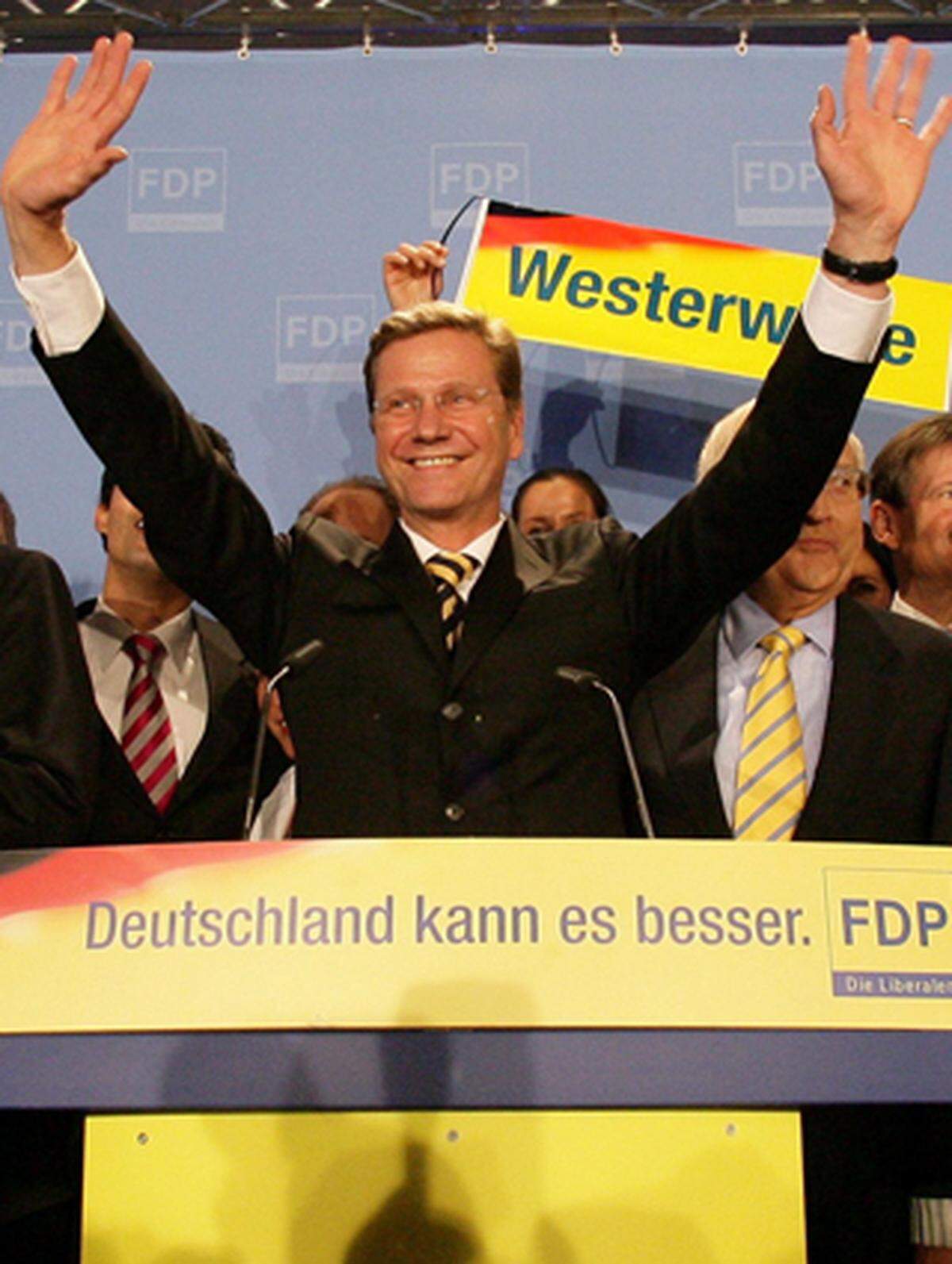 "Wir wollen jetzt Deutschland mitregieren!",sagt FDP-Chef Guido Westerwelle. Notwendig seien eine faires Steuersystem, bessere Bildungschancen und die Respektierung der Bürgerrechte.