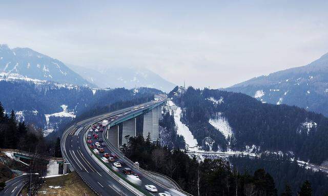 Archivbild: Die Europabrücke, Kernstück der Brenner Autobahn A 13. 