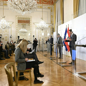 Das Bild kennt man bereits: Bundes- kanzler Kurz, Vize- kanzler Kogler, Gesundheitsminister Anschober und Innenminister Nehammer ver- künden am Samstag im Bundeskanzler- amt den zweiten strengen Lockdown.