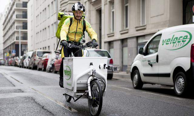 Reichweite und Lieferkapazität sind mit Lastenrädern begrenzt: Welches Szenario ist sinnvoll, um mehr zu transportieren?