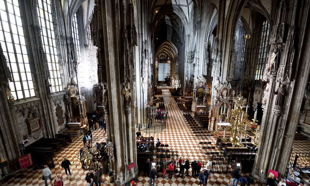Im Stephansdom kommen diverse Konfessionen zusammen.