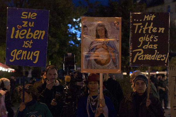 Weiter: Bilder von der Demo gegen den Papst