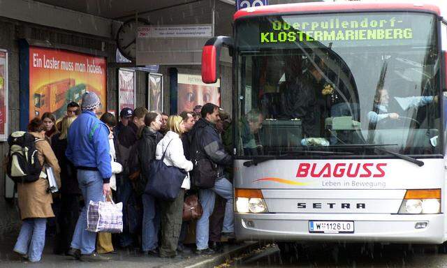 Komfortverlust ist eine der Sorgen, die Pendlern den Umstieg auf öffentliche Verkehrsmittel schwer macht. 
