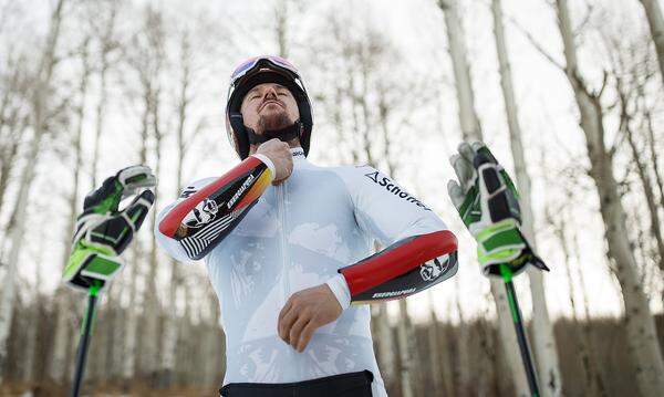 Im August dann der Schock: In der Vorbereitung auf die Olympia-Saison erleidet Hirscher einen Knöchelbruch. Doch der Annaberger kämpft sich in gewohnter Manier und Verbissenheit durch Reha und zurück an die Weltspitze.