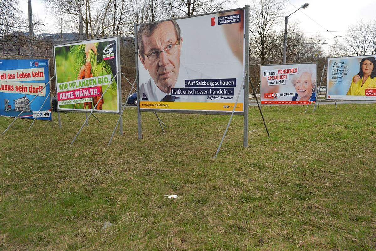 In Salzburg führt derzeit kein Weg an Wahlplakaten vorbei. Und auf den Sujets führt kein Weg am Finanzskandal vorbei. Während SPÖ und ÖVP um das Vertrauen der Menschen werben, kritisiert die Opposition "Finanz-Chaos" und "Verrat am Steuerzahler".