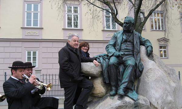 Hätte das auch in Oberösterreich passieren können? Wohl hoffentlich nicht. Im Bild: Die Enthüllung des Adalbert Stifter-Denkmals in Linz 2008.