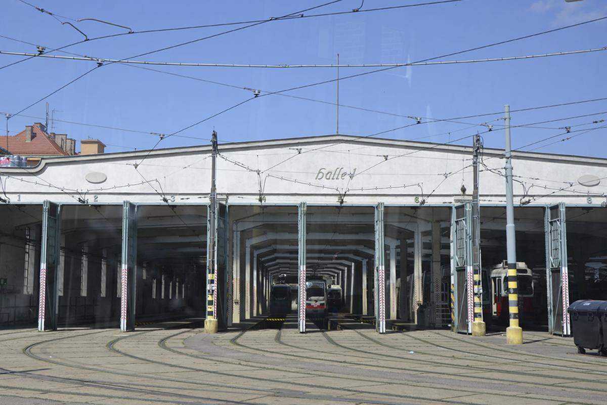 Hier versammeln sich außerhalb der Betriebszeiten die Garnituren der Linien D, O, 1, 6, 18, 67, 71 und die gelben Vienna Ring Trams.