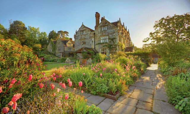 Gravetye Manor liegt in einem versteckten Tal im Westen der Grafschaft Sussex.