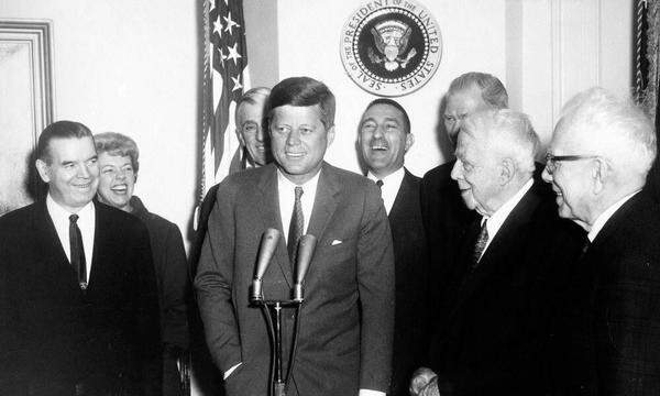 John F. Kennedy bat seine Bürger, nicht zu fragen, was der Staat für sie tun kann.